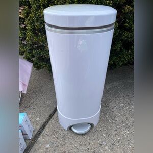 Munchkin diaper pail